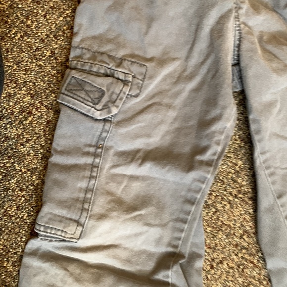 Children’s Place youth Grey Cargo Pants, size 6 - Picture 3 of 5